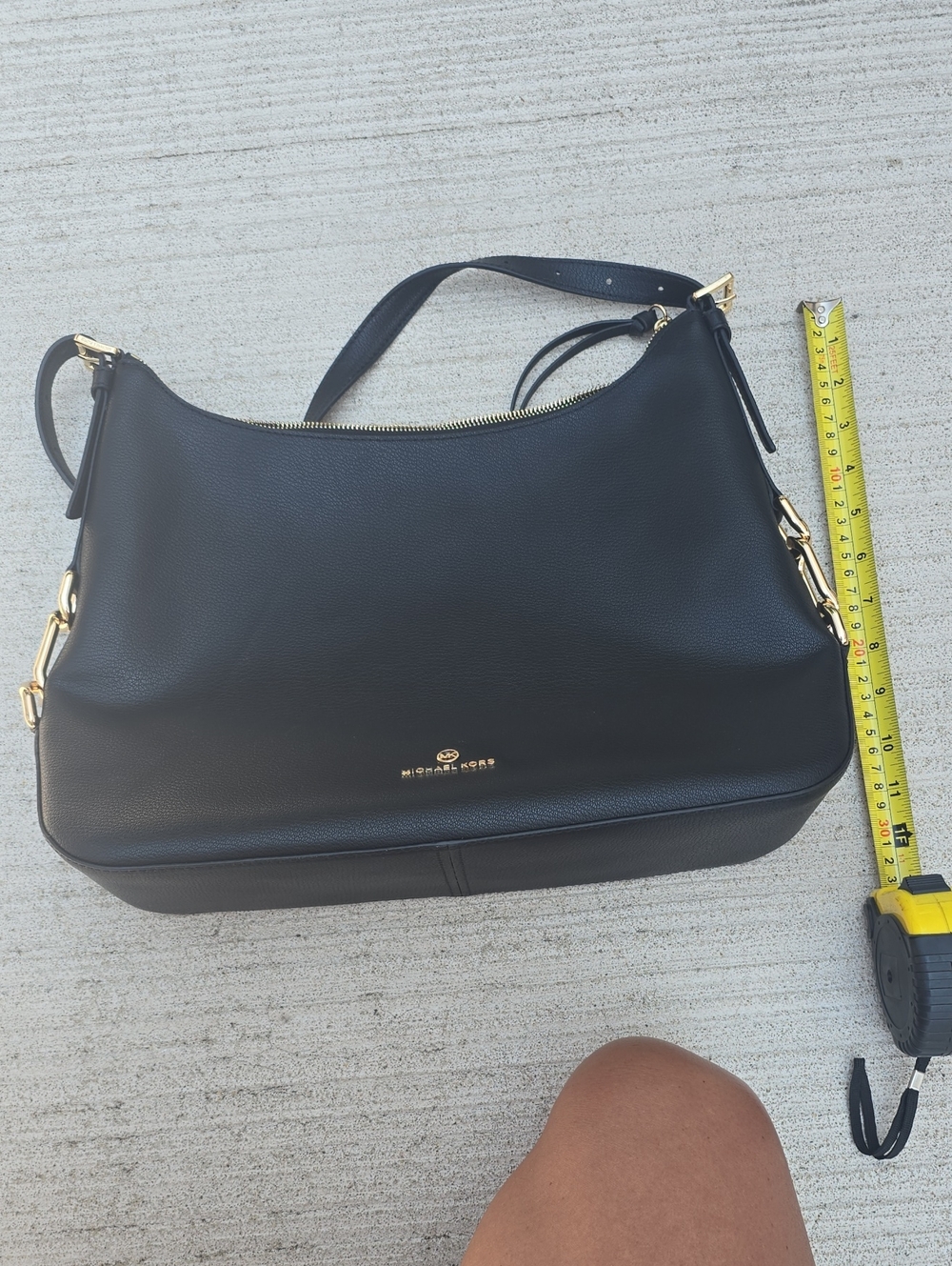 Michael Kors Black Pebbled Leather Shoulder Bag with Gold Hardware - Picture 7 of 9